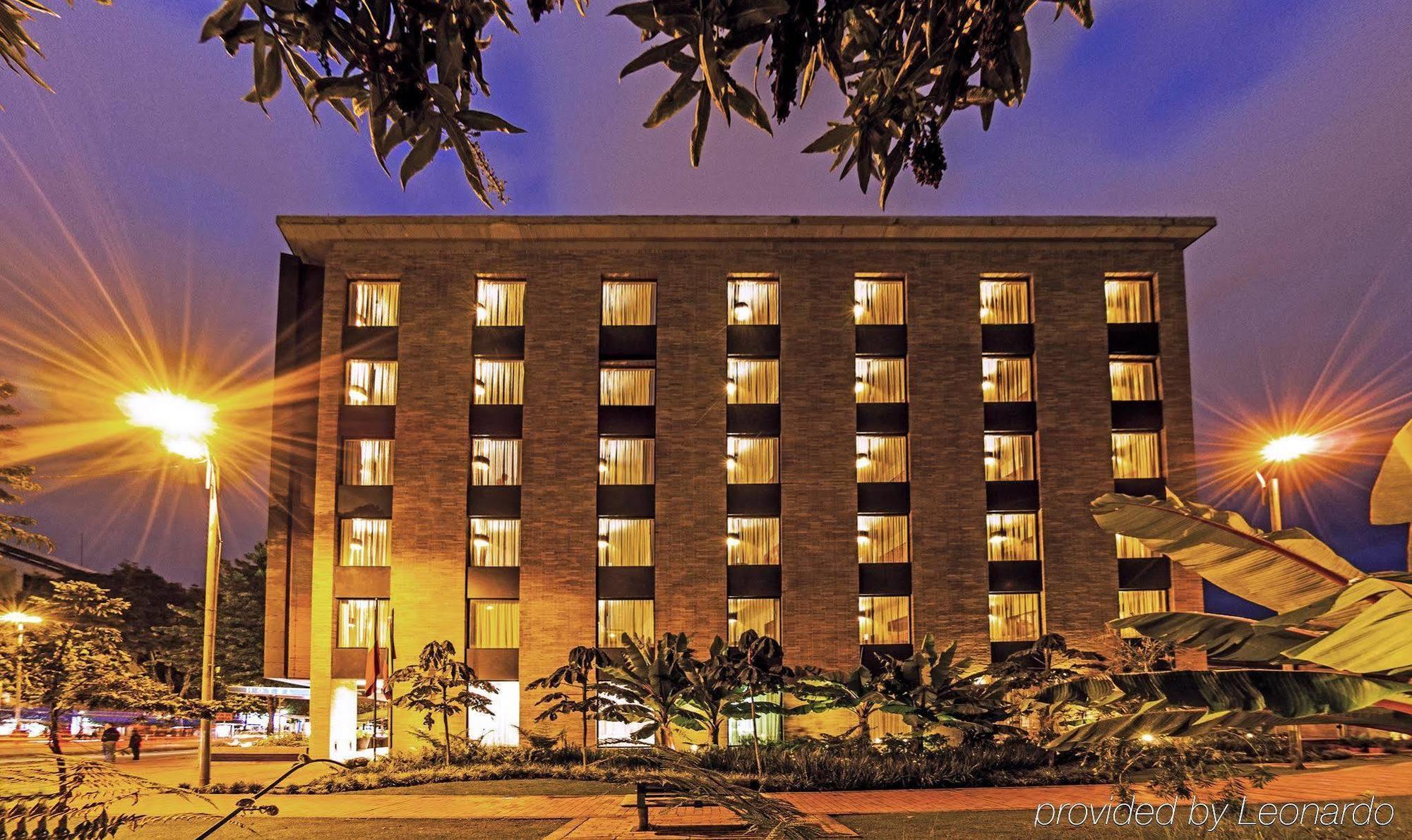 Hotel Morrison Usaquen Bogota Exterior photo The hotel at night