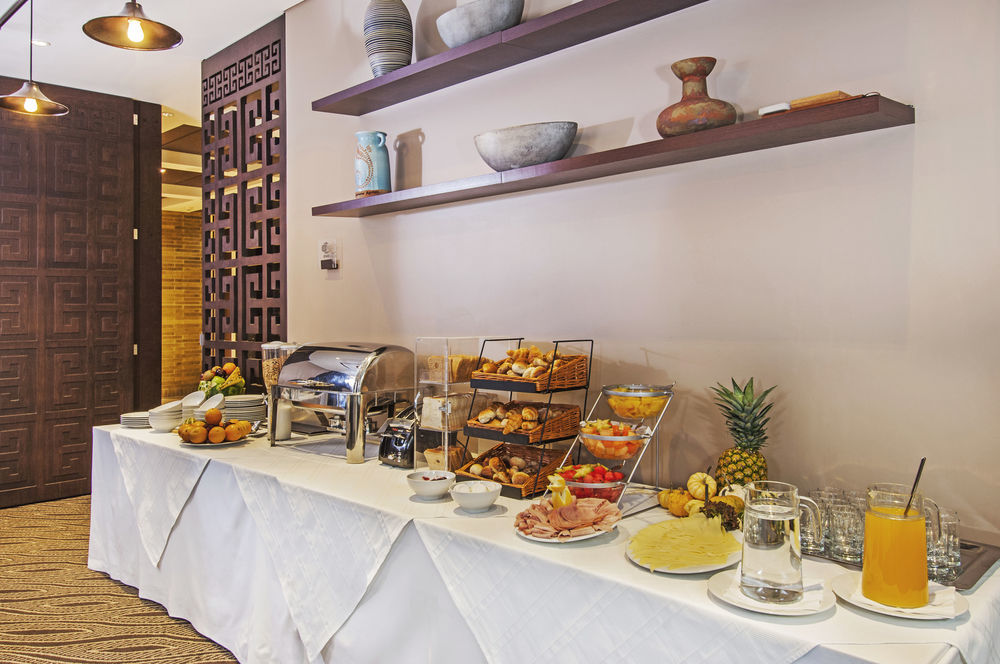 Hotel Morrison Usaquen Bogota Exterior photo A buffet table